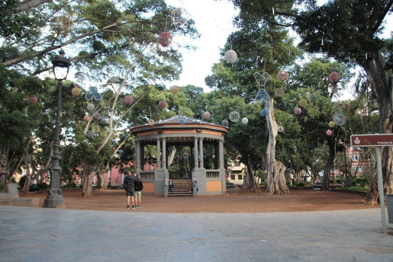 Hier spielt wahrscheinlich die Stadtkapelle Santa Cruz jeden Donnerstag