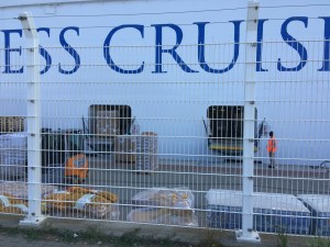 Nachladen von Provian für die Regal Princess (Rostock Port)