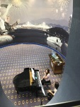 Pianistin in Atrium