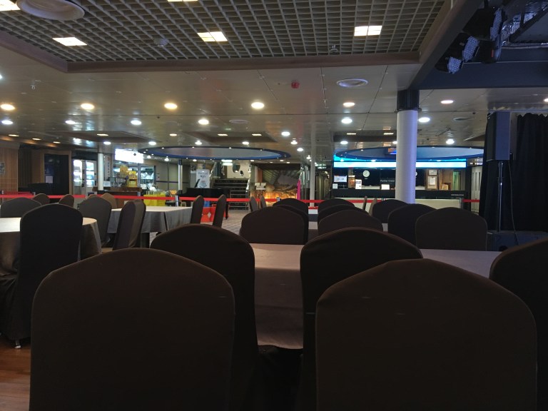 Restauranttische und -stühle