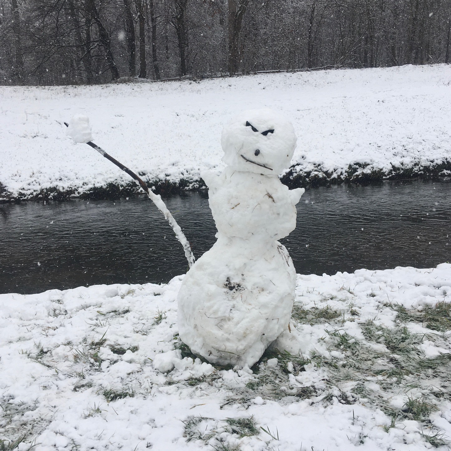 Grantiger Schneemann