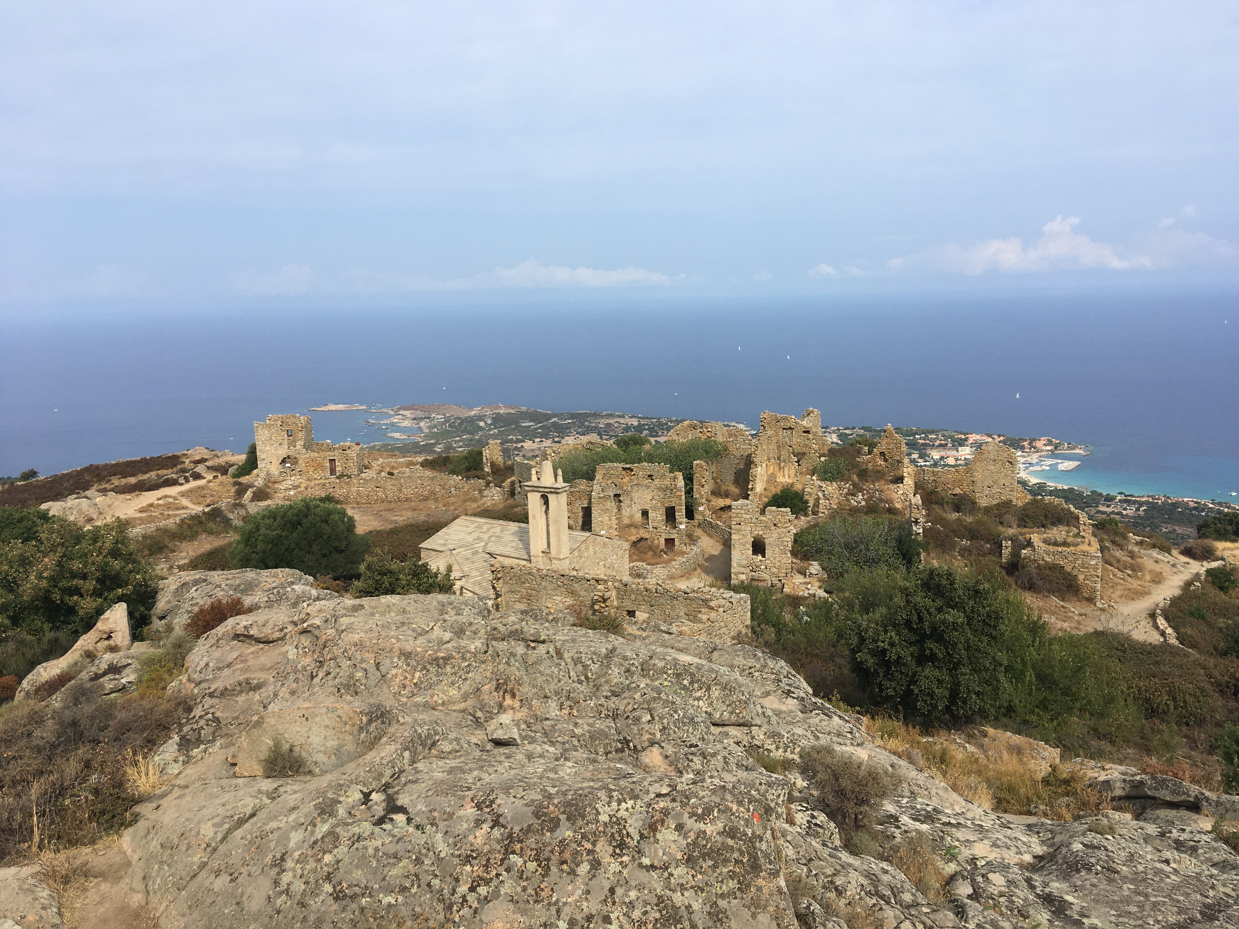 Wanderung zum verlassenen Dorf Occi