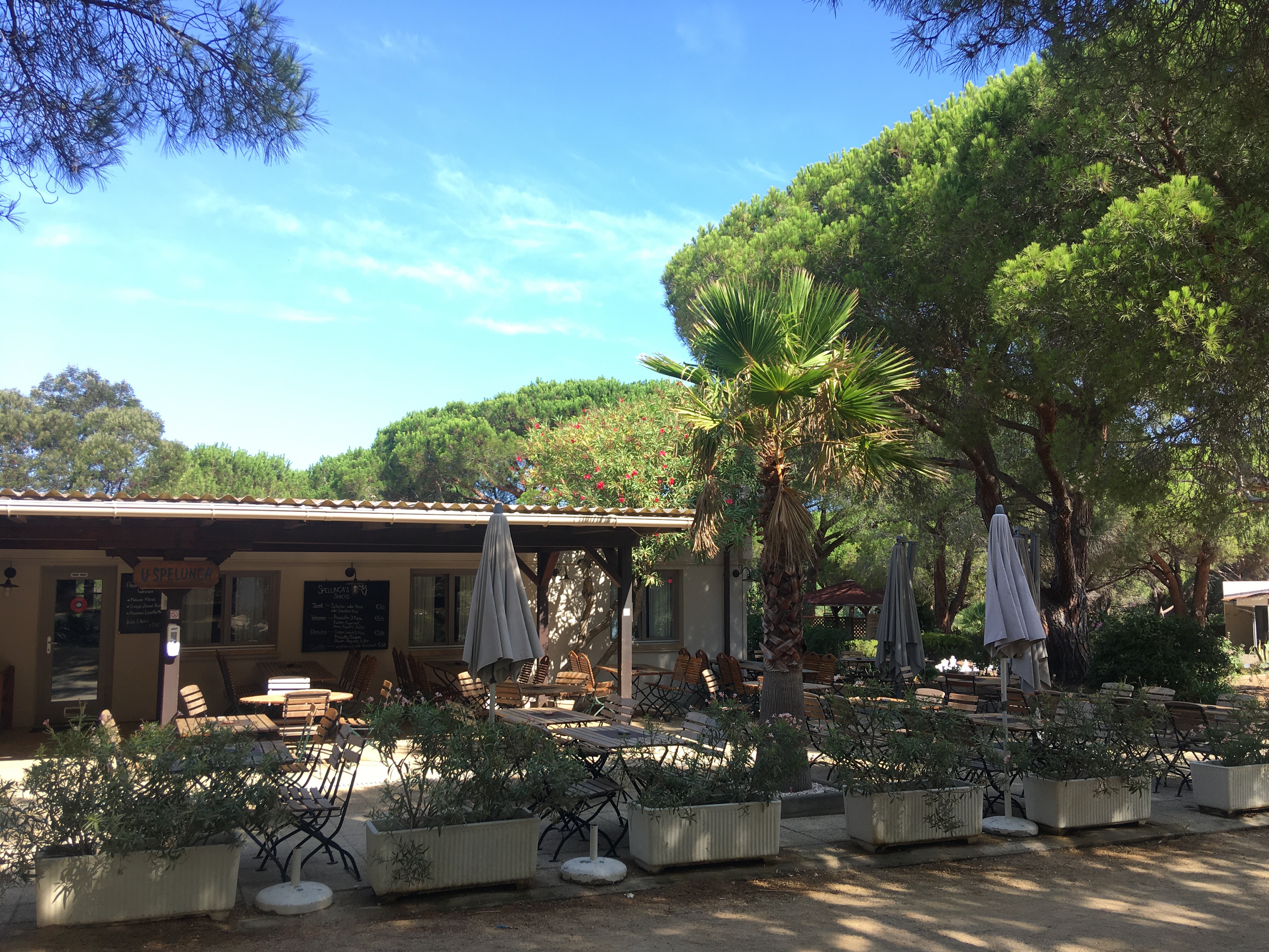 Café "Spelunca" im Feriendorf zum Störrischen Esel, Calvi - Korsika August 2021