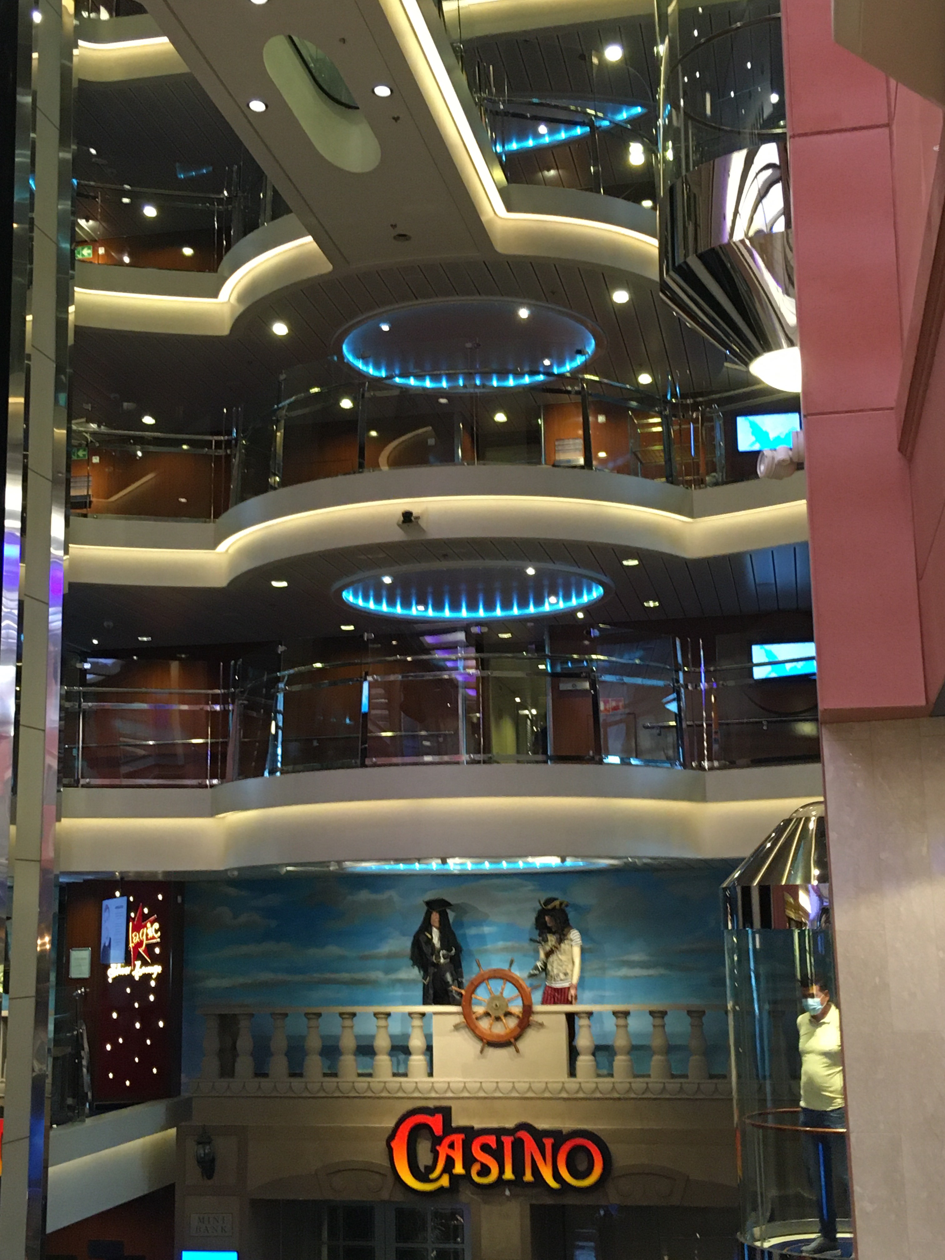 Ferry cruise Kiel - Oslo Color Magic promenade