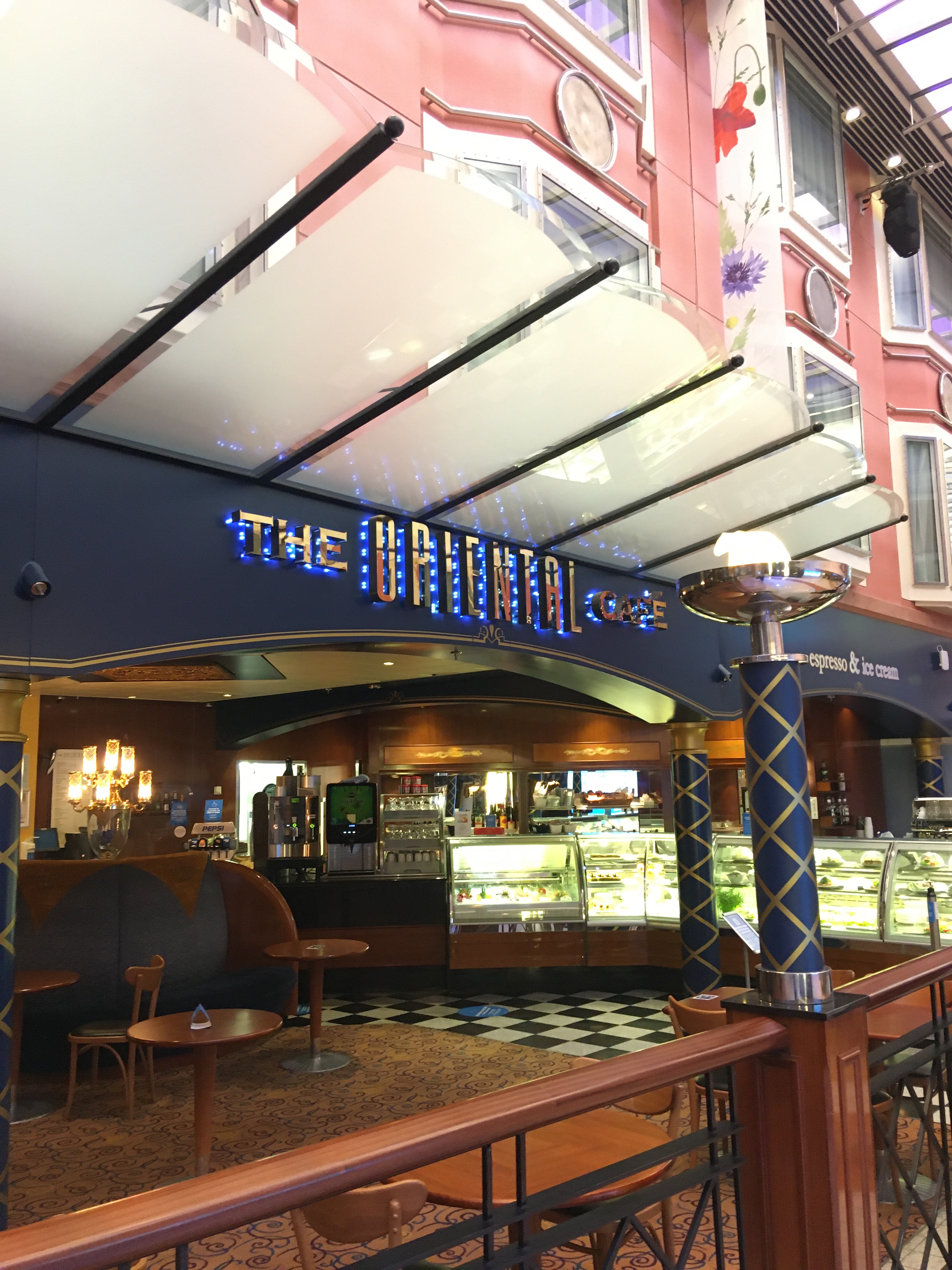 Ferry cruise Kiel - Oslo Color Magic promenade