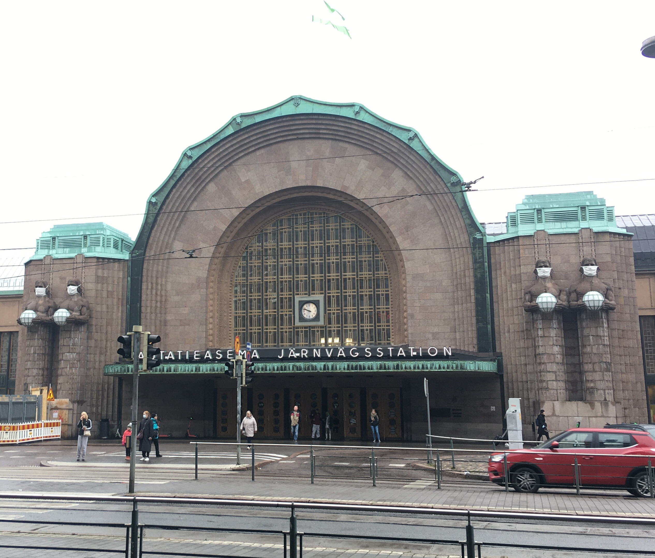 VR Helsinki - Joensuu Helsinki Central Station Note that the statues were masks!