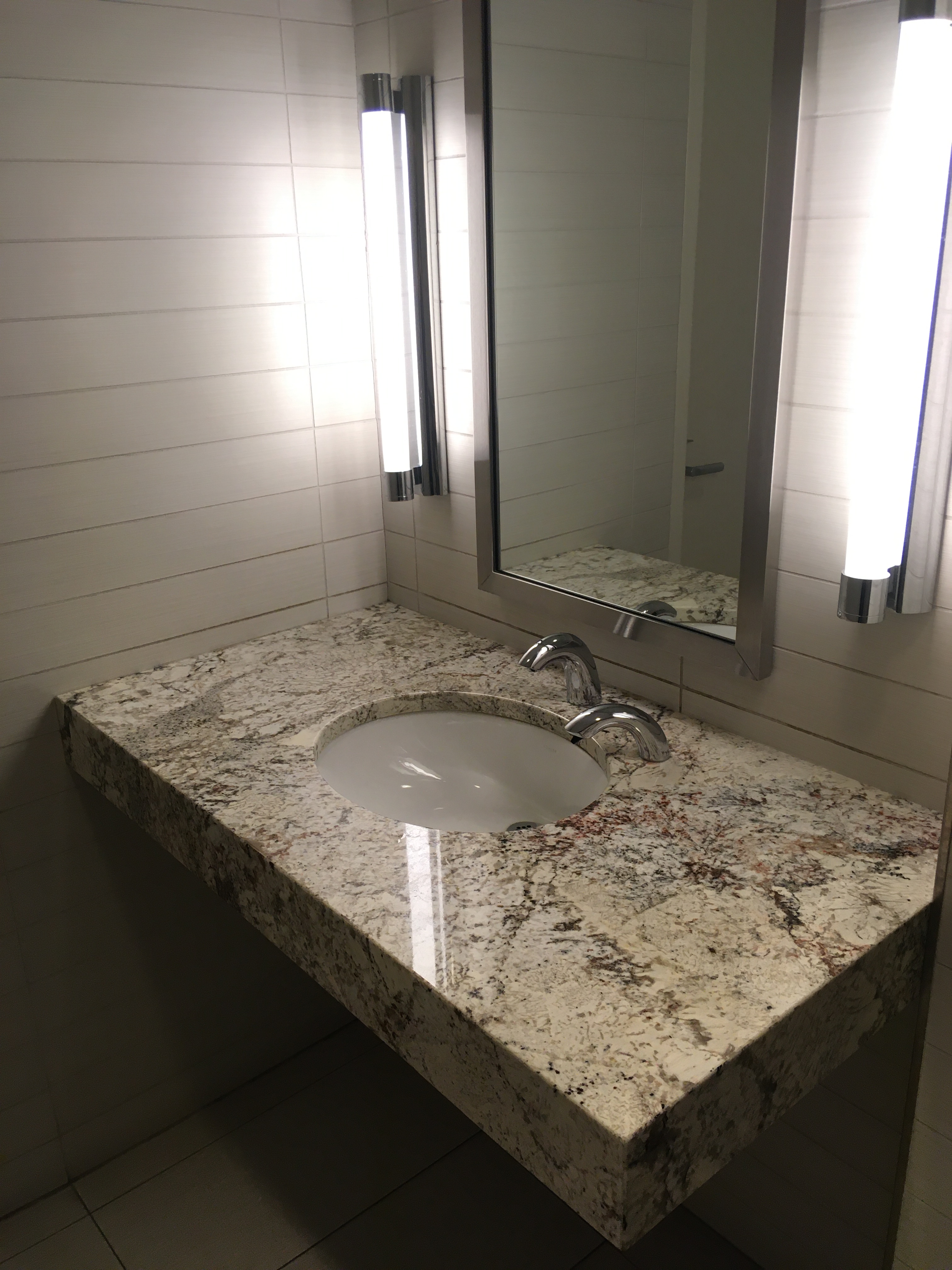 Amtrak Metropolitan Lounge Chicago Union Station