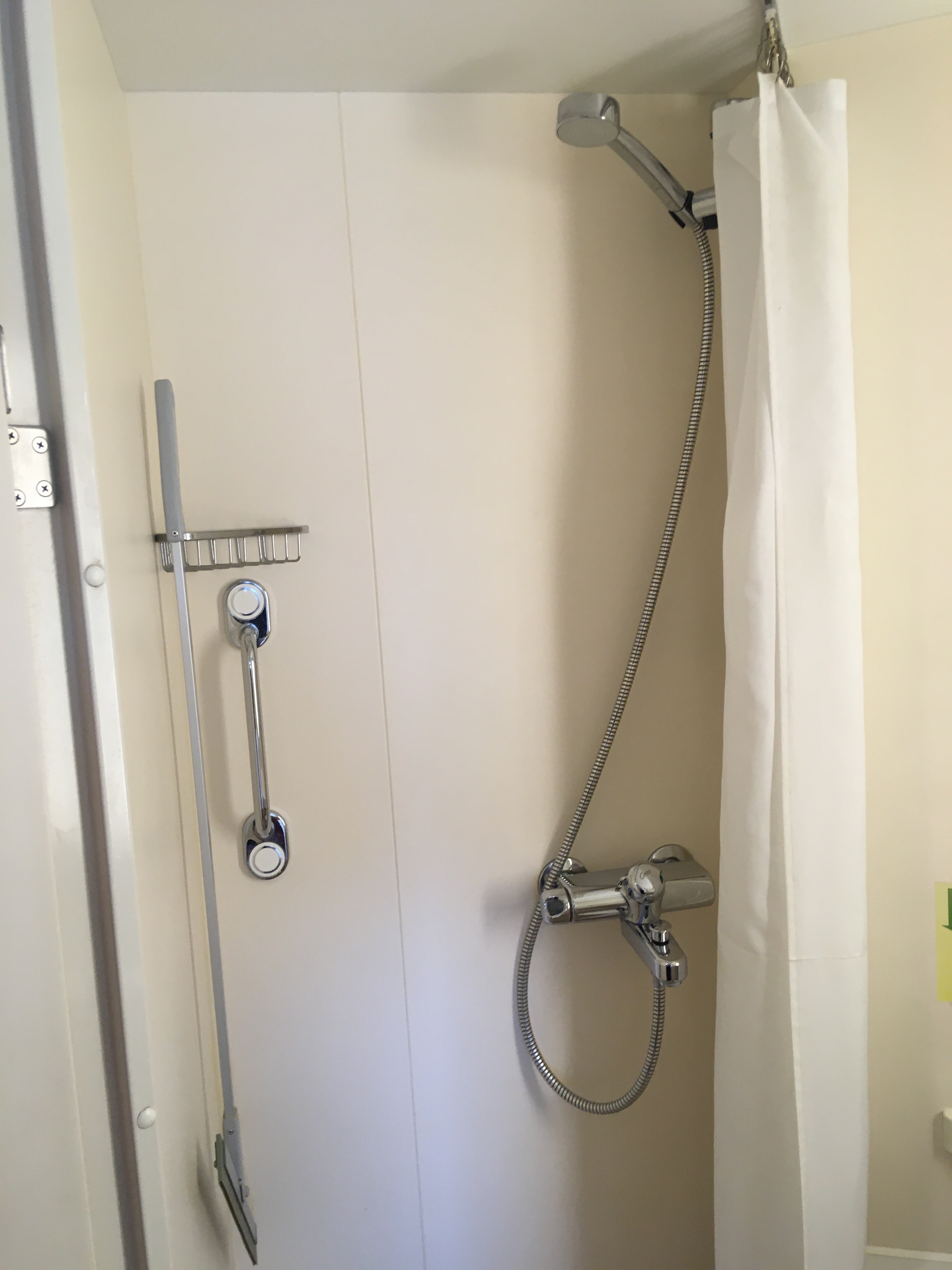 2-berth outboard cabin cruise ferry M/V Romantika