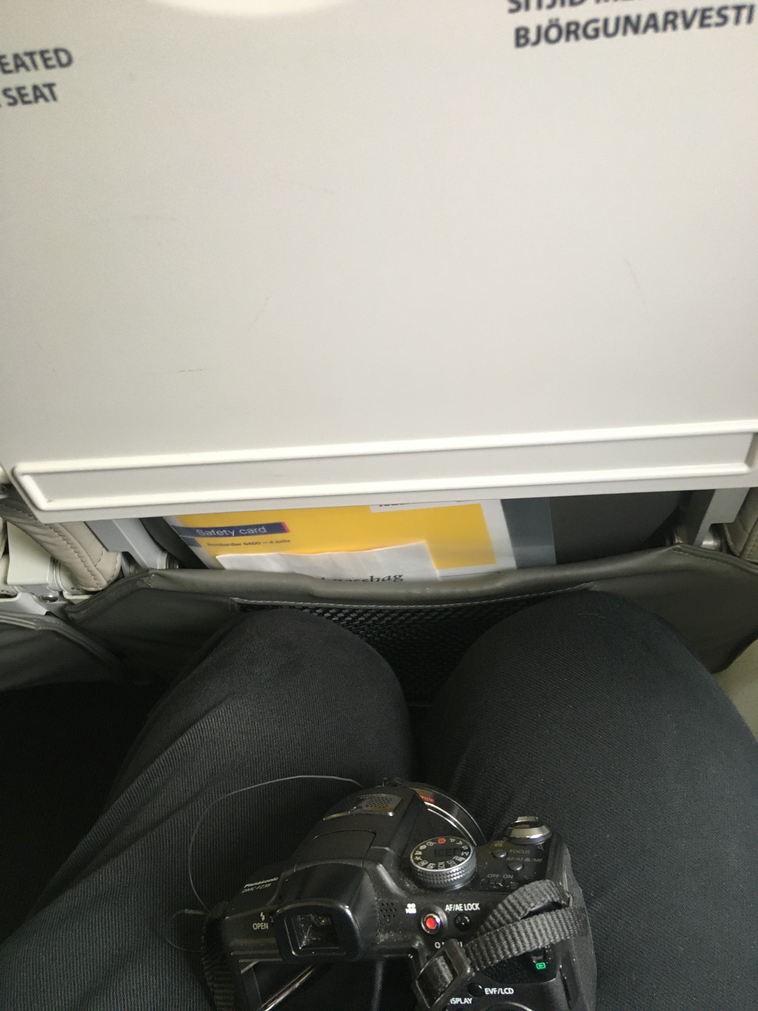 Tight squeeze on board Flugfélag Íslands' Dash 8