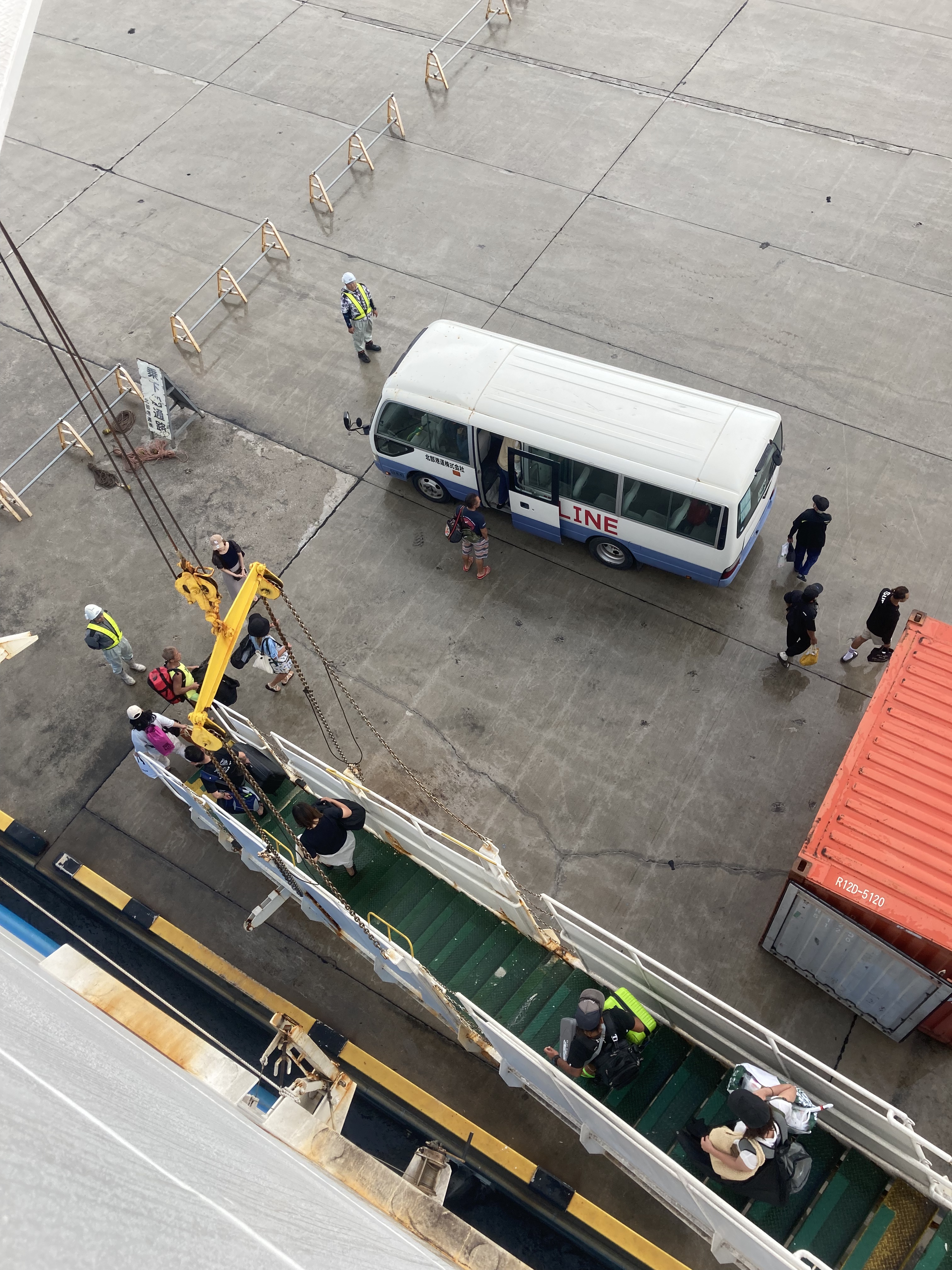Disembarking passengers in Motobu