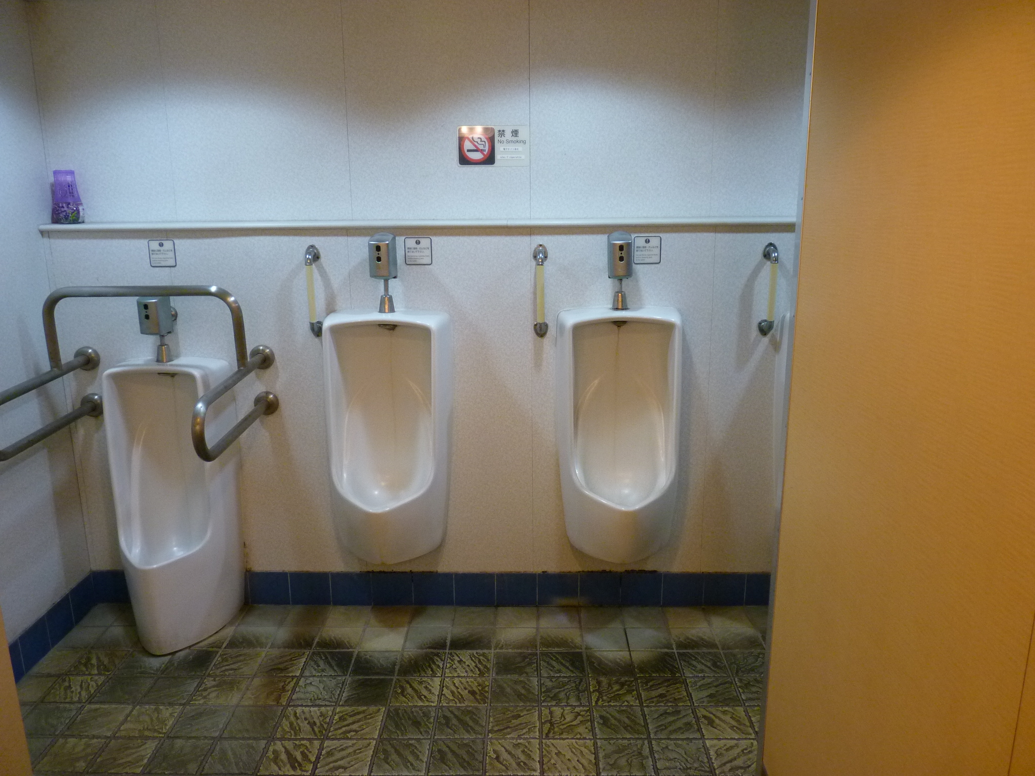 Ferry Akebono (A Line Ferries) shared bathrooms