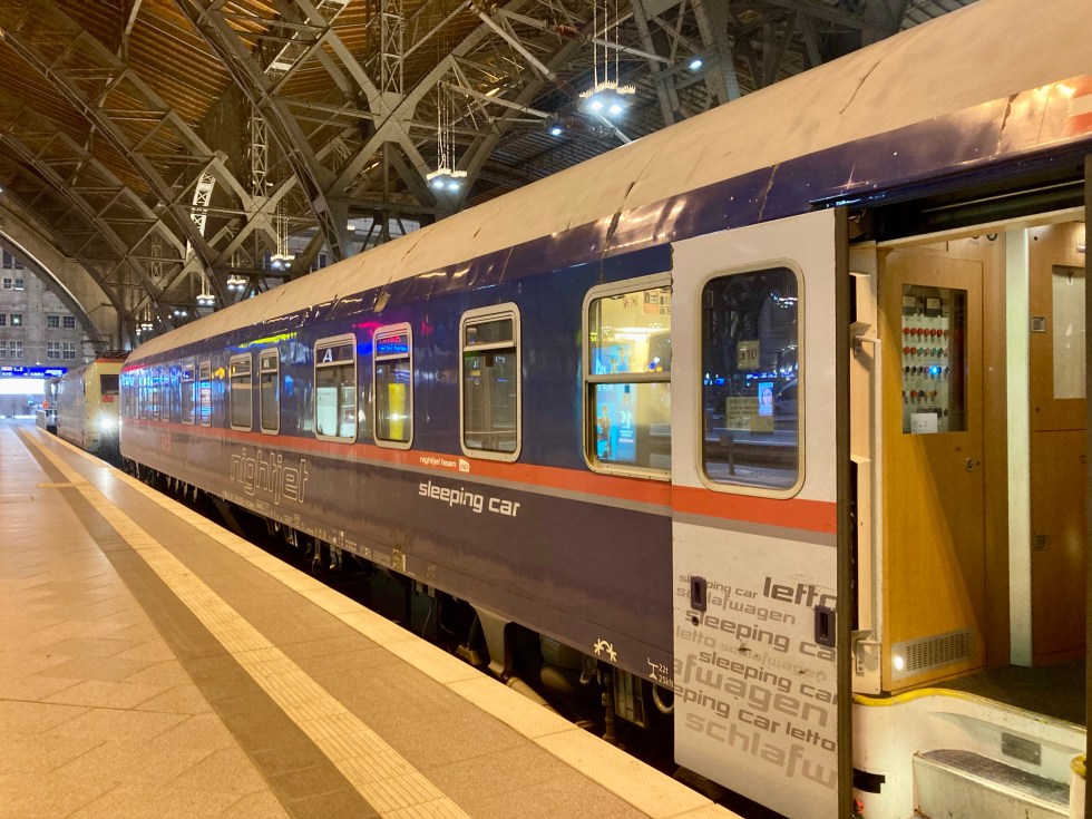 ÖBB WLABmz sleeper car (NJ 408 Berlin-ZüricJ HB)in Leipzig Hbf station