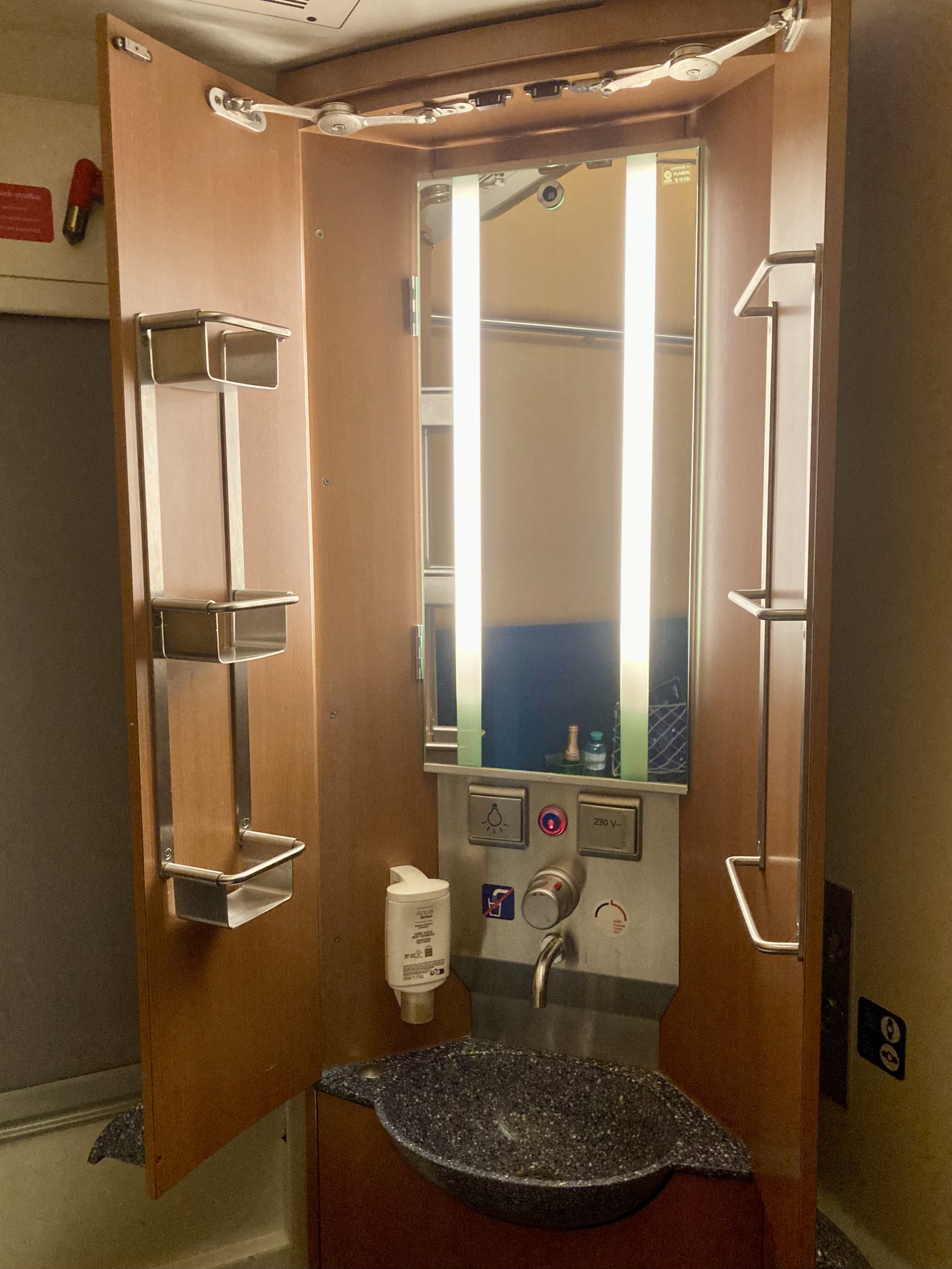 NJ 408 2nd class sleeping compartment wash stand