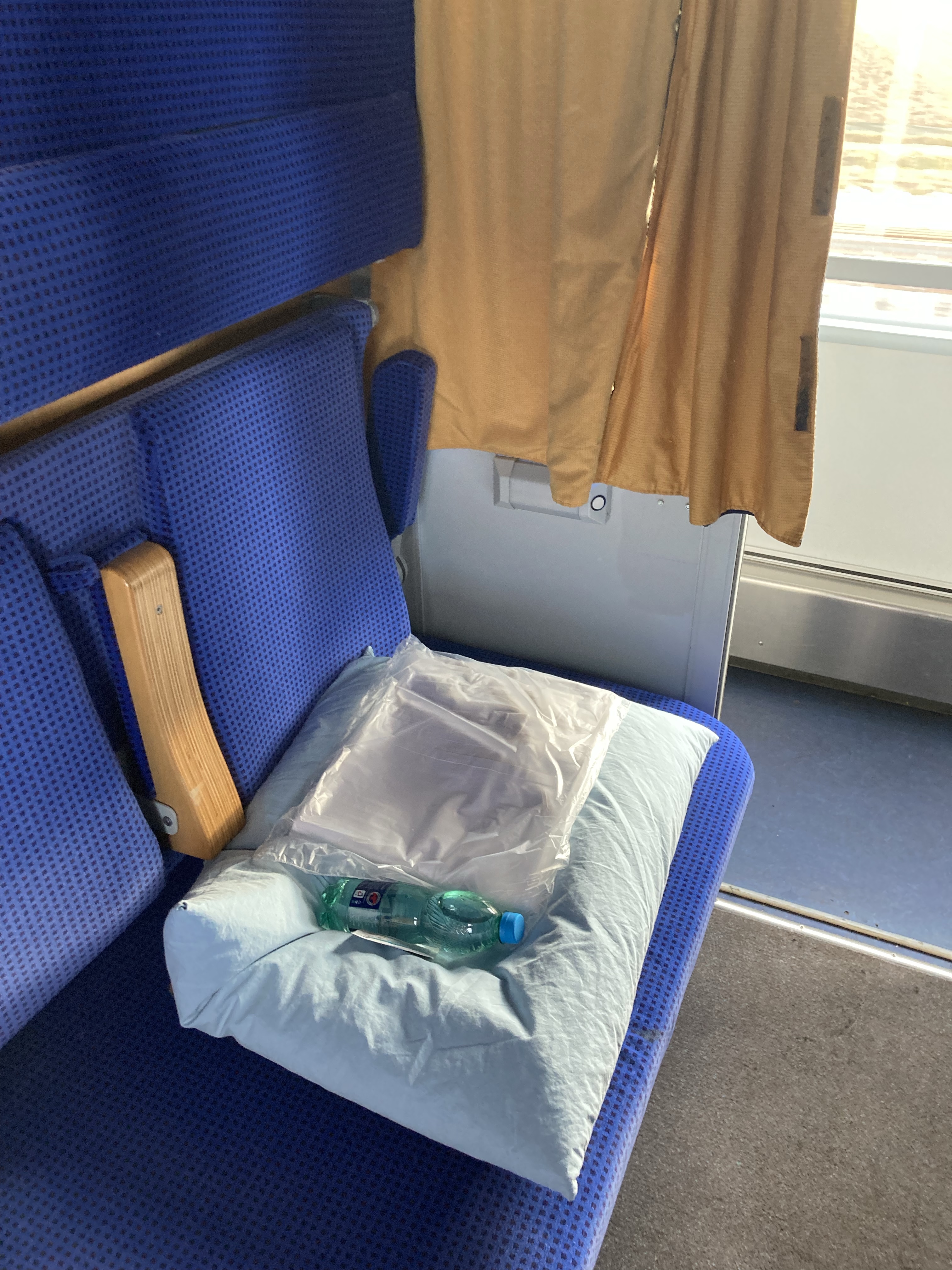 EN 40459 Praha-Zürich HB couchette compartment