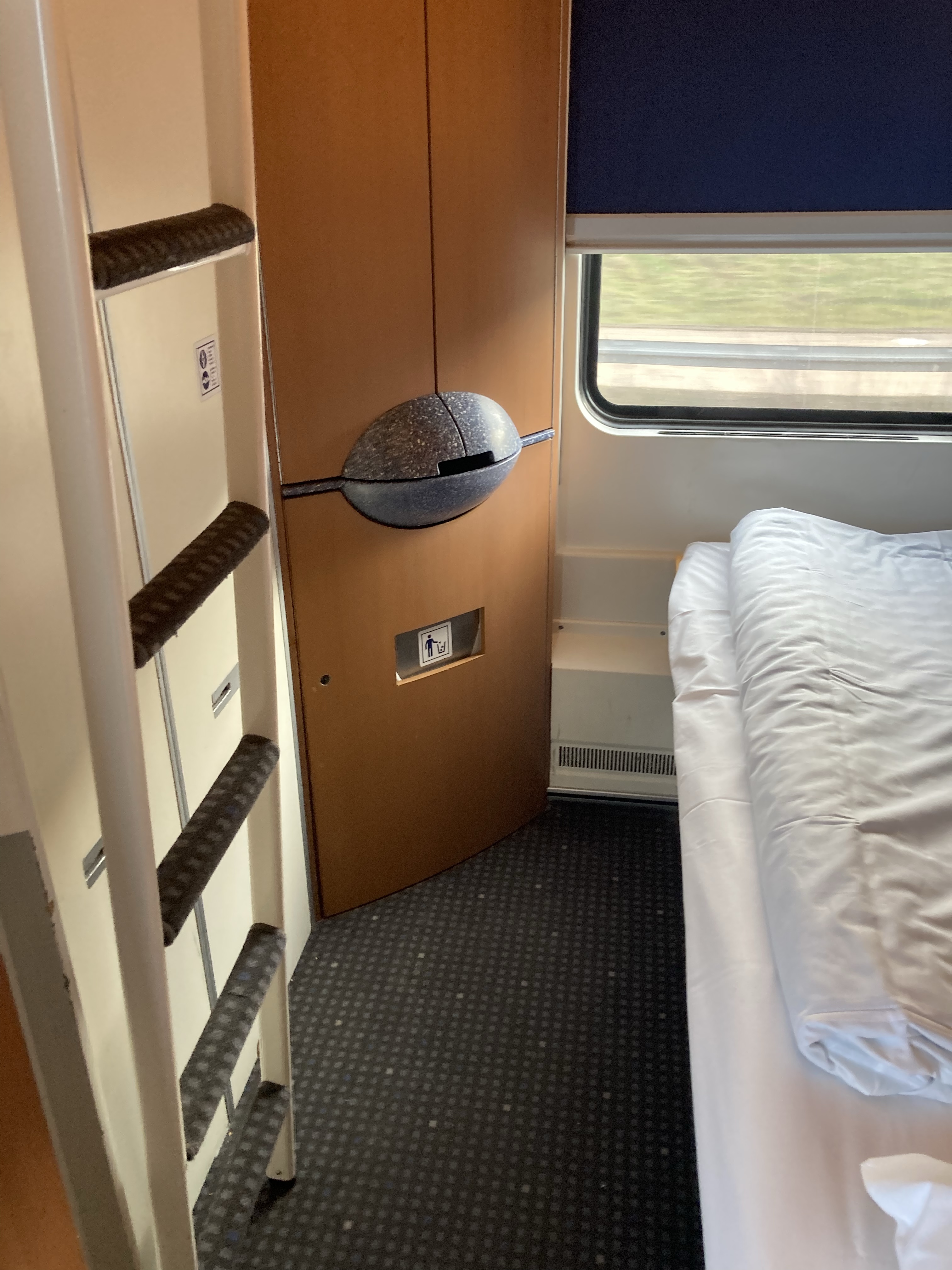 EN 40459 Praha-Zürich HB 2nd class sleeping compartment
