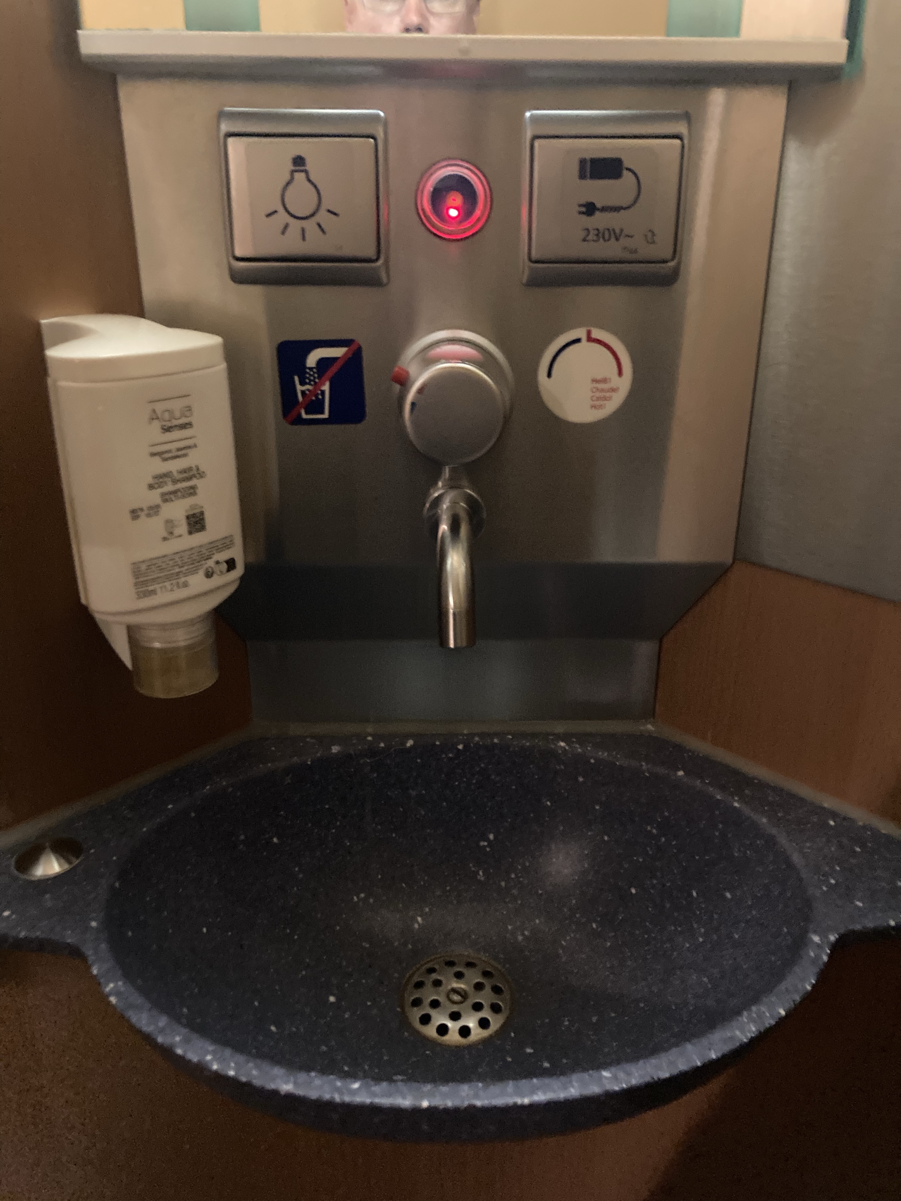 ÖBB Night Jet (sleeper train) Berlin-Vienna: sink