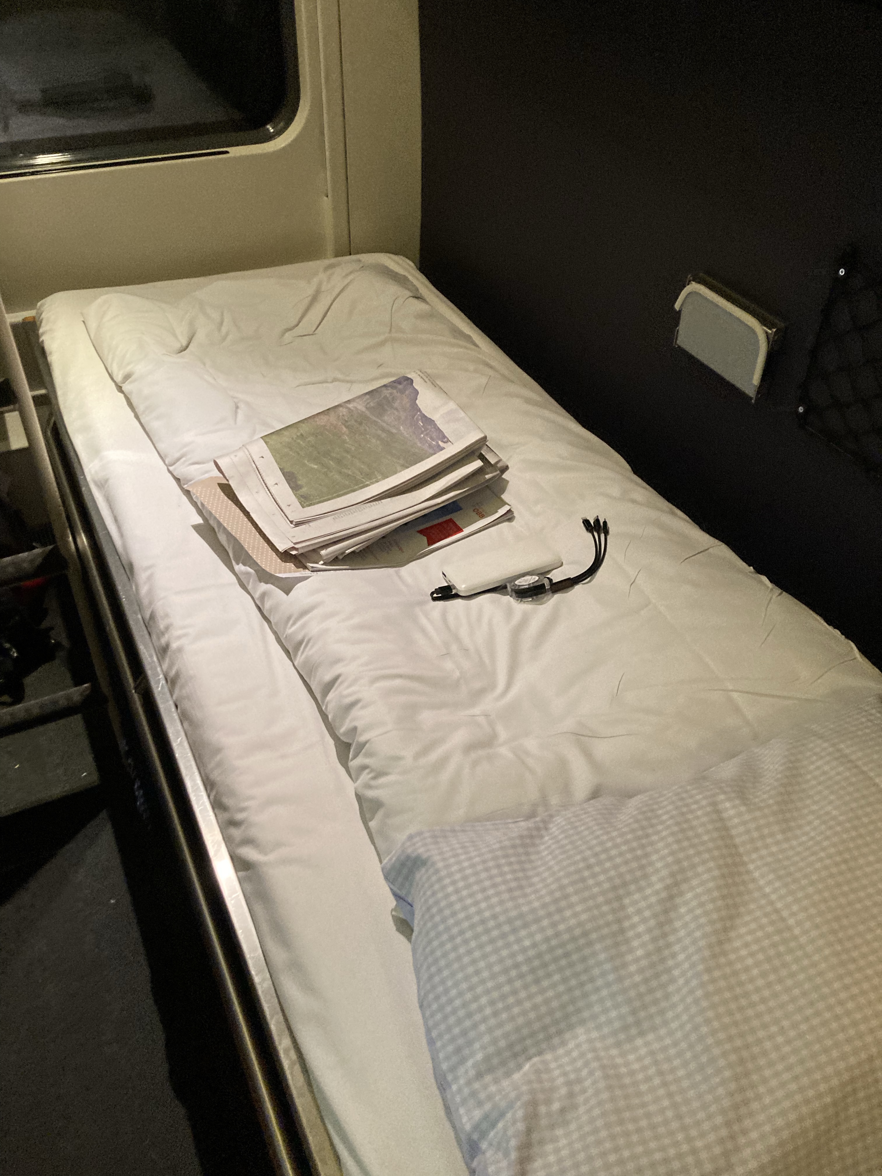 ÖBB Night Jet (sleeper train) Berlin-Vienna: 2nd class sleeper compartment nighttime